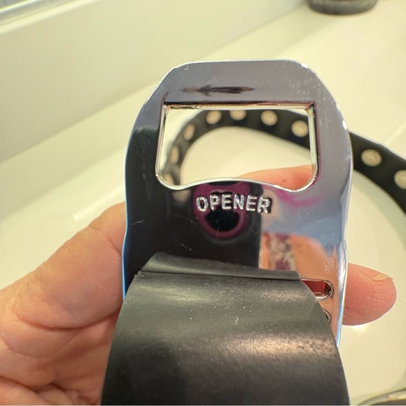 LE LITTLEARTH Soda Caps Black BELT! Unique! Seatbelt closure! Adjustable! Rubber - Picture 5 of 13